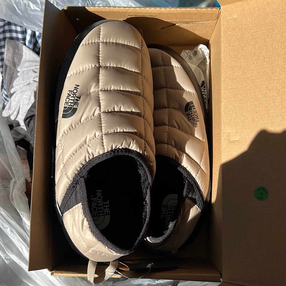 Men’s North Face slippers